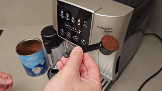 Cómo preparar café descafeinado con la De’Longhi Magnifica Start (guía completa)